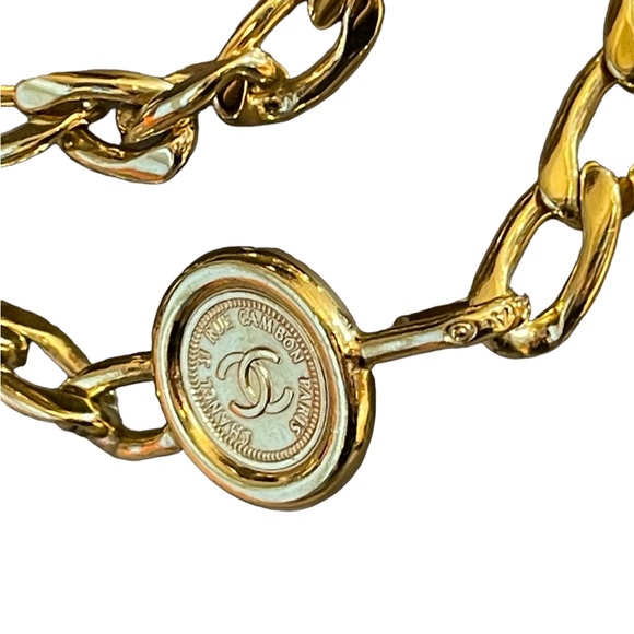 Vintage 1993 (93A) Chanel Authentic Gold finish chain belt - Picture 8 of 16